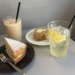 エヌ コーヒーアンドベイク - 自家製チャイ(Ice)』
            『ヴィクトリアケーキ』『自家製レモンスカッシュ』『コーヒーロールケーキ』