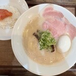 むかん 初台 - 豚骨ラーメン（明太子一本乗せご飯付き）
      セットで1,000円