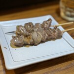 ますらお - かしら(手前)、砂肝(奥)