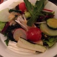 神戸プレジール 本店 - 12種類の野菜のうち5種類が県内産(だったと思う)。
