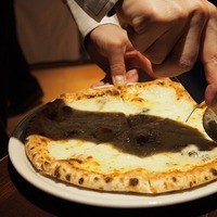 erba - ●ピッツァランチ　1000円
                (自家製パン、スープ、ピザ、ドリンク付き) ピザの種類が選べます。
                私はクアトロフォルマージにしました。 チーズがとろとろでもちもちのピザ生地。