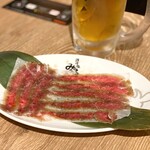 黒毛和牛まるごと一頭買い焼肉 道頓堀みつる - 突き出しの生ハムはお代わりOK