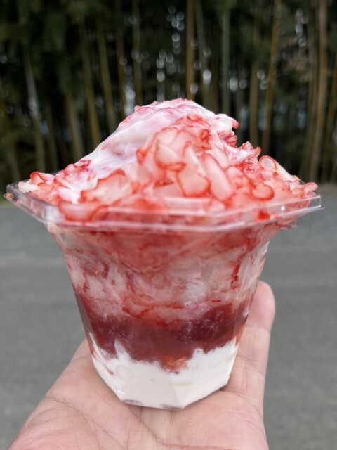 AND ROLL（アンド ロール） - 鏡石（ケーキ）の写真