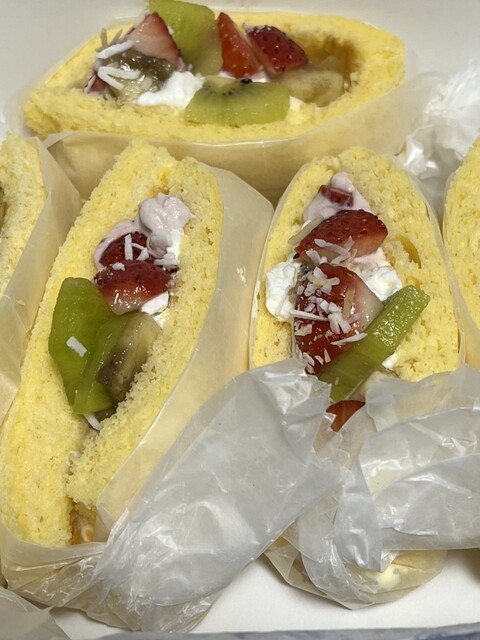 AND ROLL（アンド ロール） - 鏡石（ケーキ）の写真