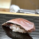 Sushi To Amakusadaiou Amane - 本鰹・・お刺身は「やいと鰹」でしたが、こちらは本鰹だそう。お味の違いまではわからないですが、美味しい。