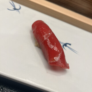 古いものですが大変素晴らしい蒔絵の「魚ずくし」です ちか