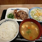 Matsuya - 牛焼肉定食並豚汁セット930円
