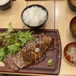 塊肉居酒屋 肉べぇ - 