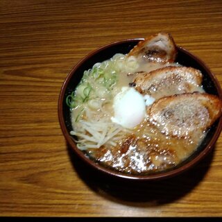 Be sure to try our most popular “Tonkotsu Soy Sauce Aburi Charshu Noodles”