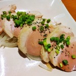 ニパチ - 鴨のたたき。毎日限定数が有りますので、いつも最初のオーダーで頂きます。