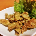 ニパチ - 鶏皮のパリッパリッ揚げ。