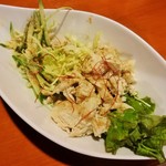 ニパチ - バンバンジーサラダ。すみません、少し食べちゃいました。
