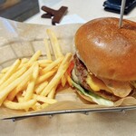 J.S. BURGERS CAFE マークイズ福岡ももち店 - J.S.バーガー(ポテト付き)