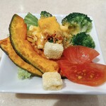 J.S. BURGERS CAFE マークイズ福岡ももち店 - 平日限定ランチタイムのみサラダバーが付きます