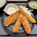 Matsunoya - 「海鮮盛合せ定食（イカ・白身魚・海老）」990円也。税込。