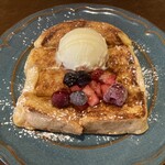 レトロカフェ 異人館 - 人気No.1のフレンチトースト　ホイップをバニラアイスに変更
