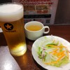 Ikinari Suteki - セットのサラダ&スープと生ビール