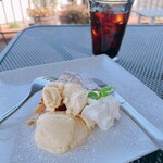 MARINA RESTAURANT TRIM - デザートはアップルパイを選択。ボリューム◎。