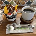 カフェ スリジエ アン フルール - フルーツサンデーとコーヒー