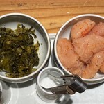 Hakata Motsunabe Yamaya - 卓上の辛子高菜と明太子