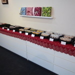 パティスリー メゾン・ナカ - 入口左手の洋菓子コーナー