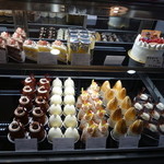 パティスリー メゾン・ナカ - ショーケース右側