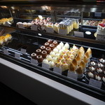 パティスリー メゾン・ナカ - ショーケース全体