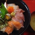 からコロ亭 - 海鮮丼はみそ汁付き！