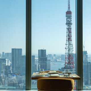 The view from the 33rd floor, the top floor of Azabudai Hills Restaurants.