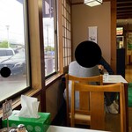 いろは本店 - 店内（座席より右まわり）➡︎