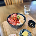 八剣山キッチン&マルシェ - まぐろ&ホタテ丼