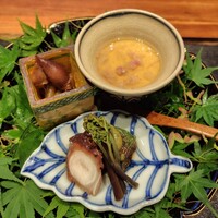 Restaurant Yaku - 〜先付　初夏の景色〜
                大社漁港鯛白子羽二重蒸し　　
                出雲八重桜　島根県産真蛸
                天然わらび　蓮麩　木の芽味噌　蛍烏賊　島根県産フキ
