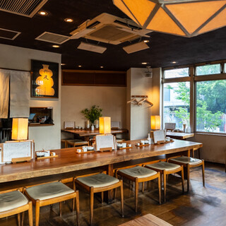 [Near the station] A high-quality space with a warm, comfortable feel. Dining and banquets are also welcome.