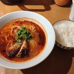 鶏ポタラーメンTHANK - チリトマラーメン、ライス 小。