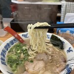 Sairai Ken - 中細ストレート麺(本日はカタメ)