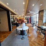 Atelier - 店内、入口から