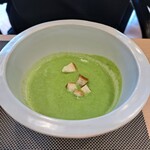 Atelier - ♦季節のスープ：グリーンピースのスープ 見た目がとっても鮮やかで、味も抜群ですね♡