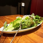 代官山 焼肉かねこ - 塩とごま油のサラダ