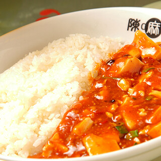 일본인의 입에도 익숙한 사천 요리를 풍부하게 준비! 밀어주는 진마밥