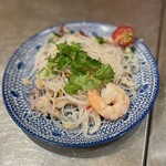 Kaomangaikicchin - 海老と春雨のスパイシーサラダ（330円）