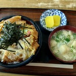 Soba Dokoro Santoku - バホそばドン丼。お味噌汁がこれまた美味しいんだわぁ♡