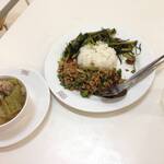 Tesco Lotus On nut Food Court - 