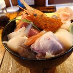 いさりび - 生ちらし 1,250円(税込)。