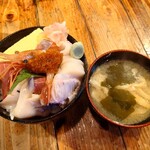 いさりび - 生ちらし 1,250円(税込)。