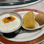 中国料理 旬輝 - 超濃厚な杏仁豆腐と胡麻団子。