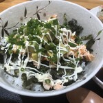 お食事処 北の屋 - アボカドサーモン丼