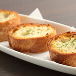 蕾 - ガーリックトースト