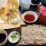 村民食堂 - キノコと海老の天せいろ。