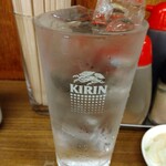 三ちゃん食堂 - 焼酎の水割り 350円(税込)(2024年5月13日撮影)