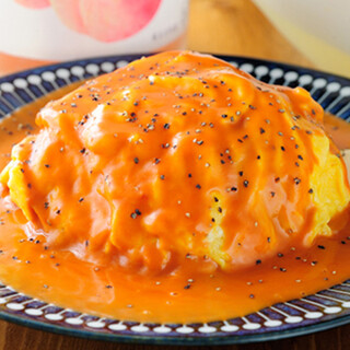 Fluffy and creamy [Omelette Rice] that attracts many repeat customers! Exquisite [Sweets] too♪